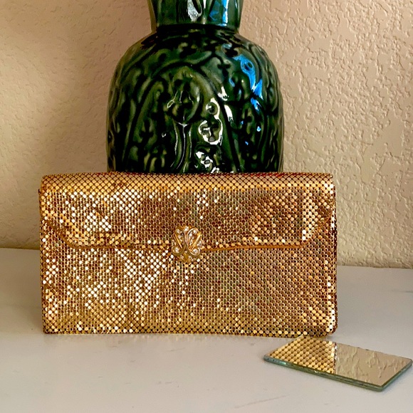 Whiting & Davis Handbags - 🍍 3/$30 Whiting & Davis gold mesh clutch